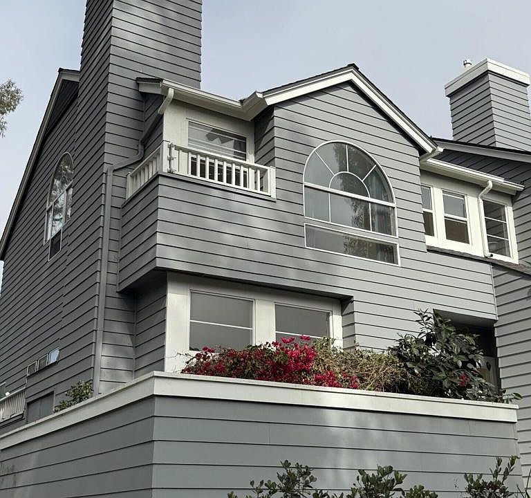 1st image of 1011 Thomas Ln