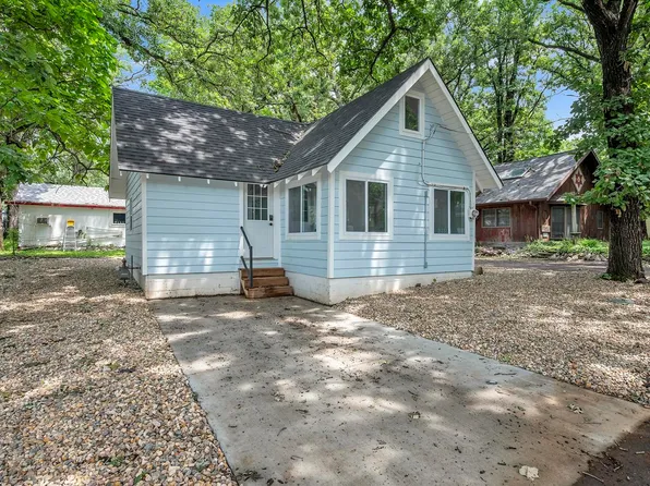 21332 Linn St, Spirit Lake, IA 51360