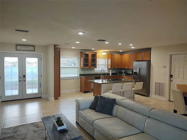 4165 13th Ln NE — Photo 8