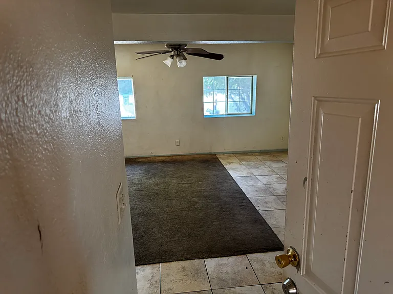 44110 Carolside Ave — Photo 8