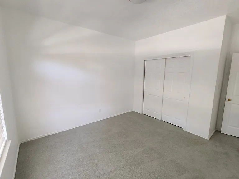 7240 Boxwood Ave NE — Photo 17