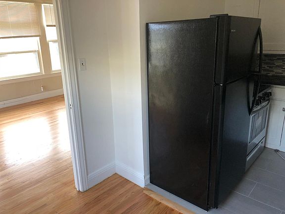 3rd image of 1600 Golden Gate Ave #6