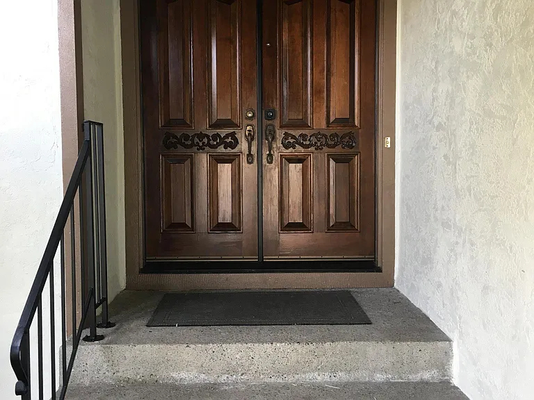 16840 Columbia Dr — Photo 3