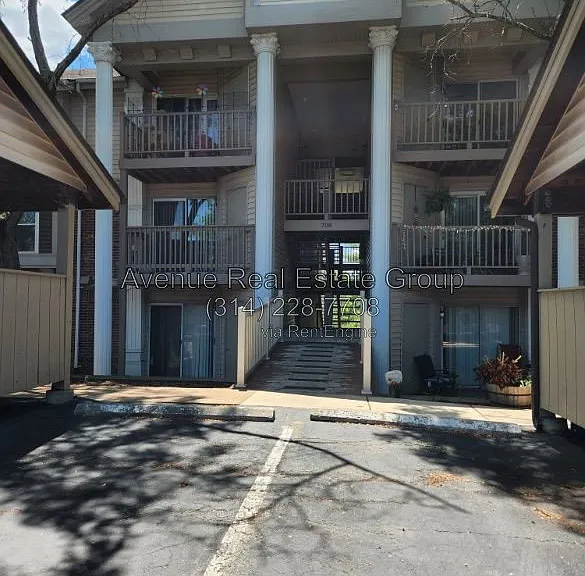 708 Ridgeside Dr — Photo 1