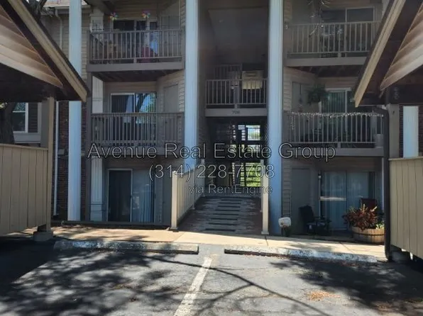 708 Ridgeside Dr, Ballwin, MO 63021
