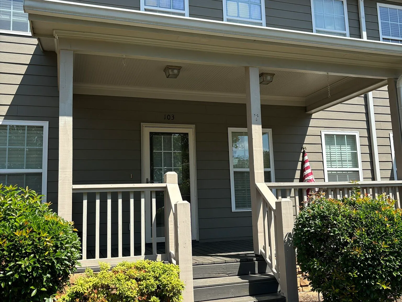 3 bed, 2.5 bath, 1750 sqft, $2,000 — Photo 1