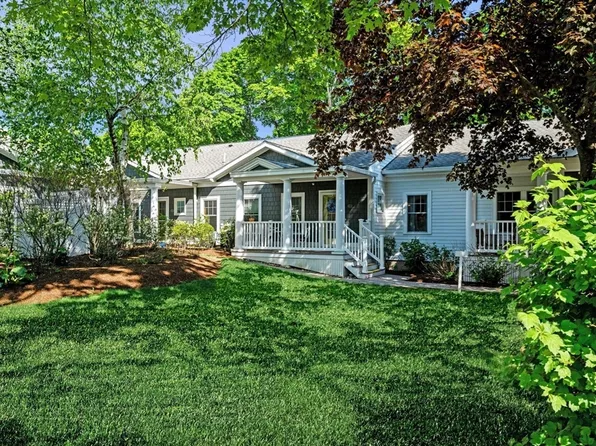 16 Green St Unit 11, Ipswich, MA 01938