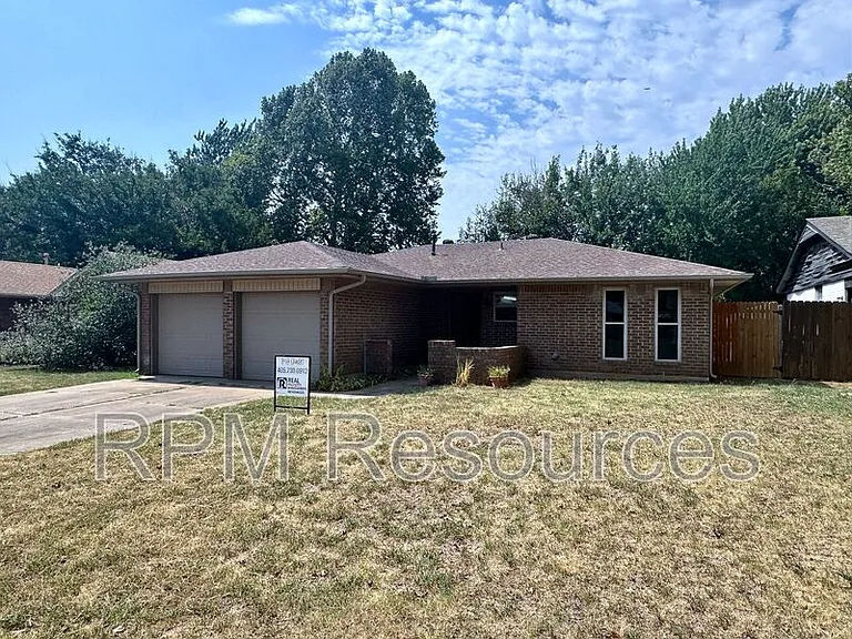 405 Meadow Lake Dr — Photo 2