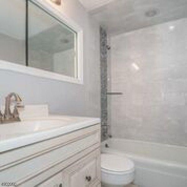 2nd image of 386 N 8th St #2