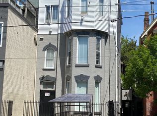 206 Carlton St #B103, Toronto, ON M5A 2L1