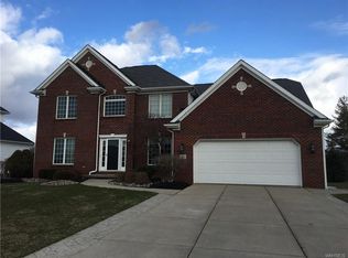 51 Sussex Ln, Lancaster, NY 14086