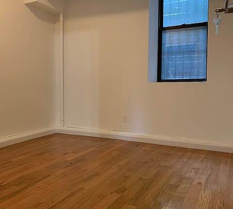 2nd image of 234 E 50th St #B1e