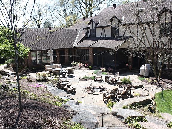 3rd image of 802 Wiltshire Dr