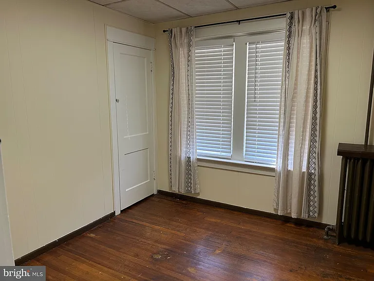 1049 Genesee St — Photo 10
