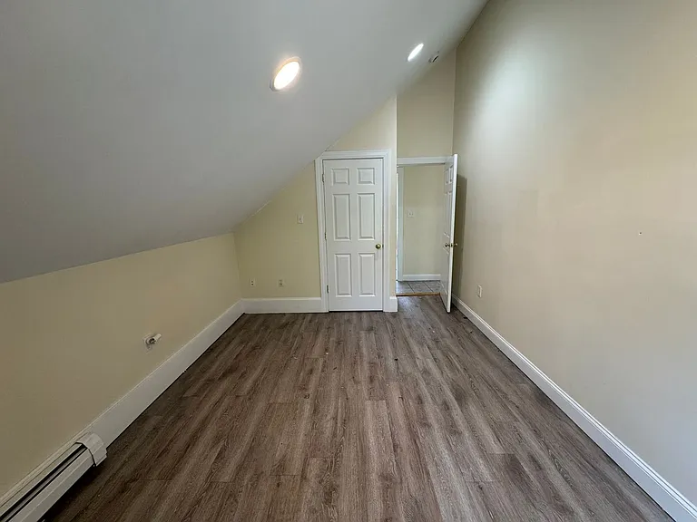 1-3 Yeaton Pl — Photo 11