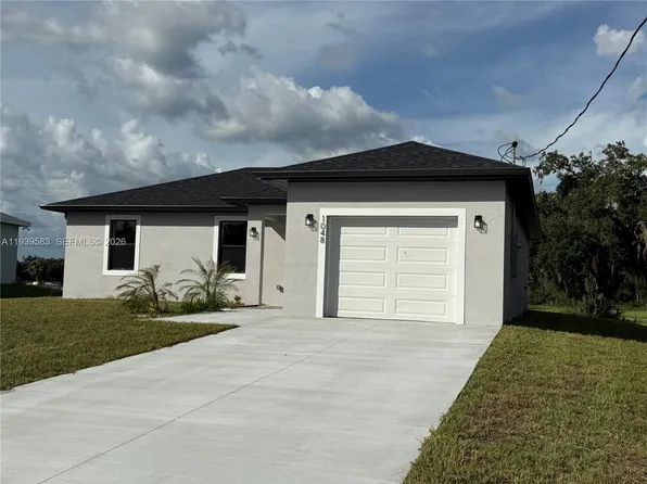 1048 Jay Ct, Labelle, FL 33935