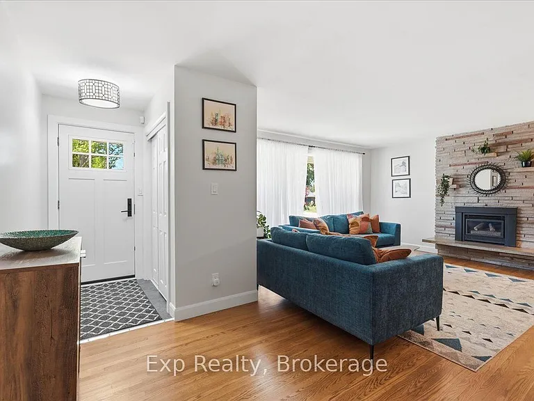 48 Melrose Cres — Photo 3
