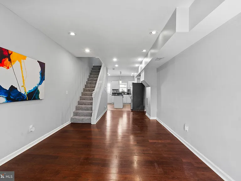 324 Oldham St — Photo 6