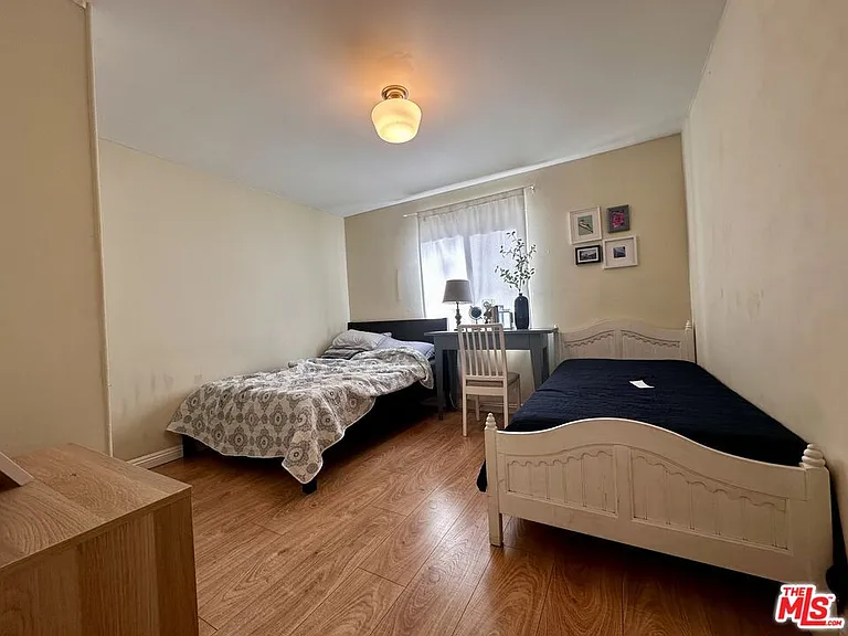 2118 N Marengo Ave — Photo 16