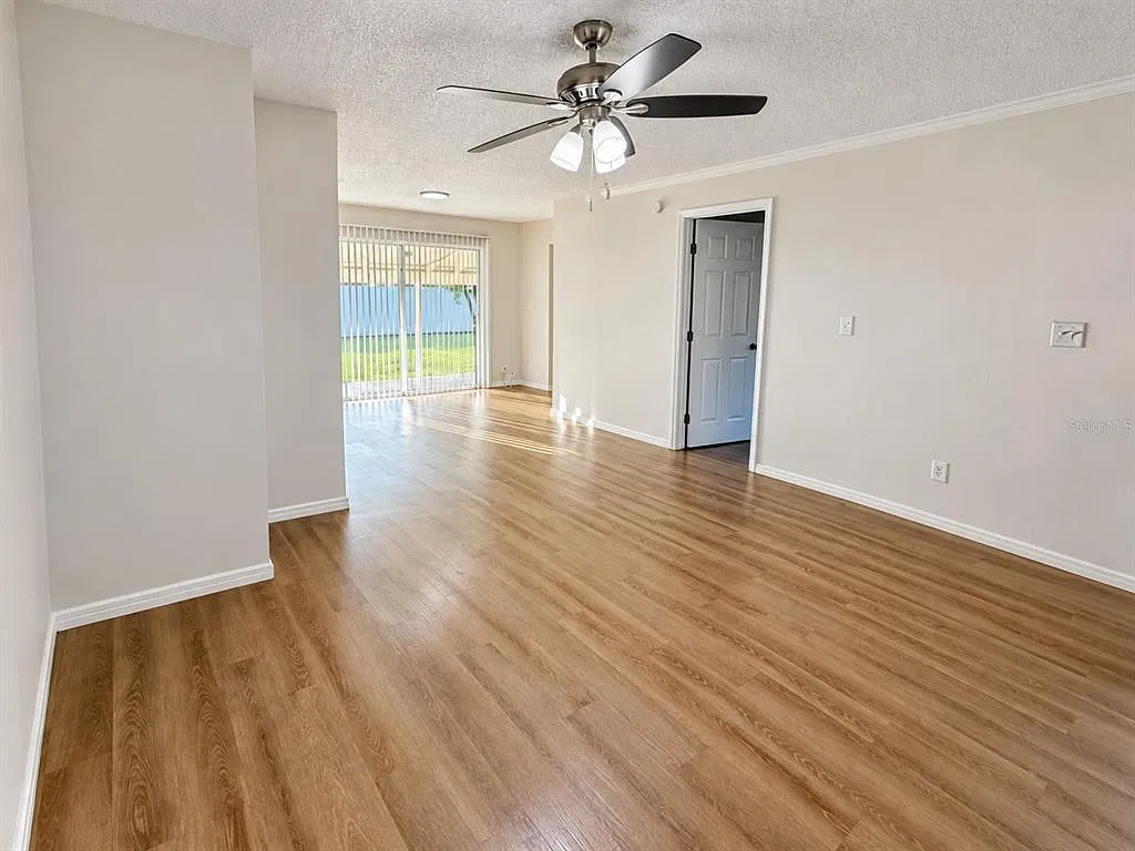 3 bed, 2.0 bath, 1324 sqft, $2,250 — Photo 2