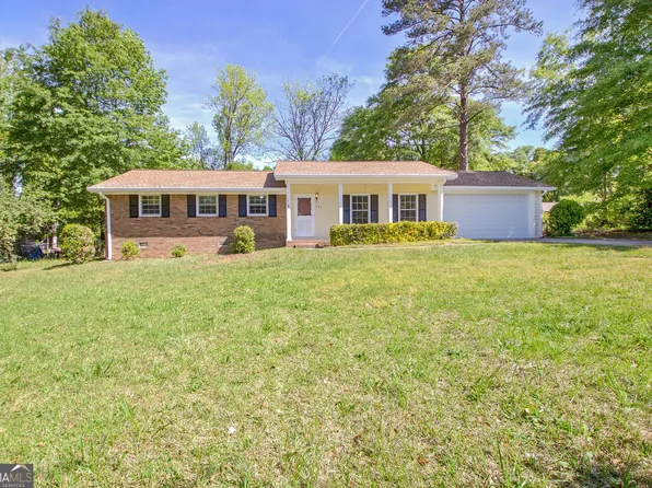 335 Kelly Dr, Fayetteville, GA 30214