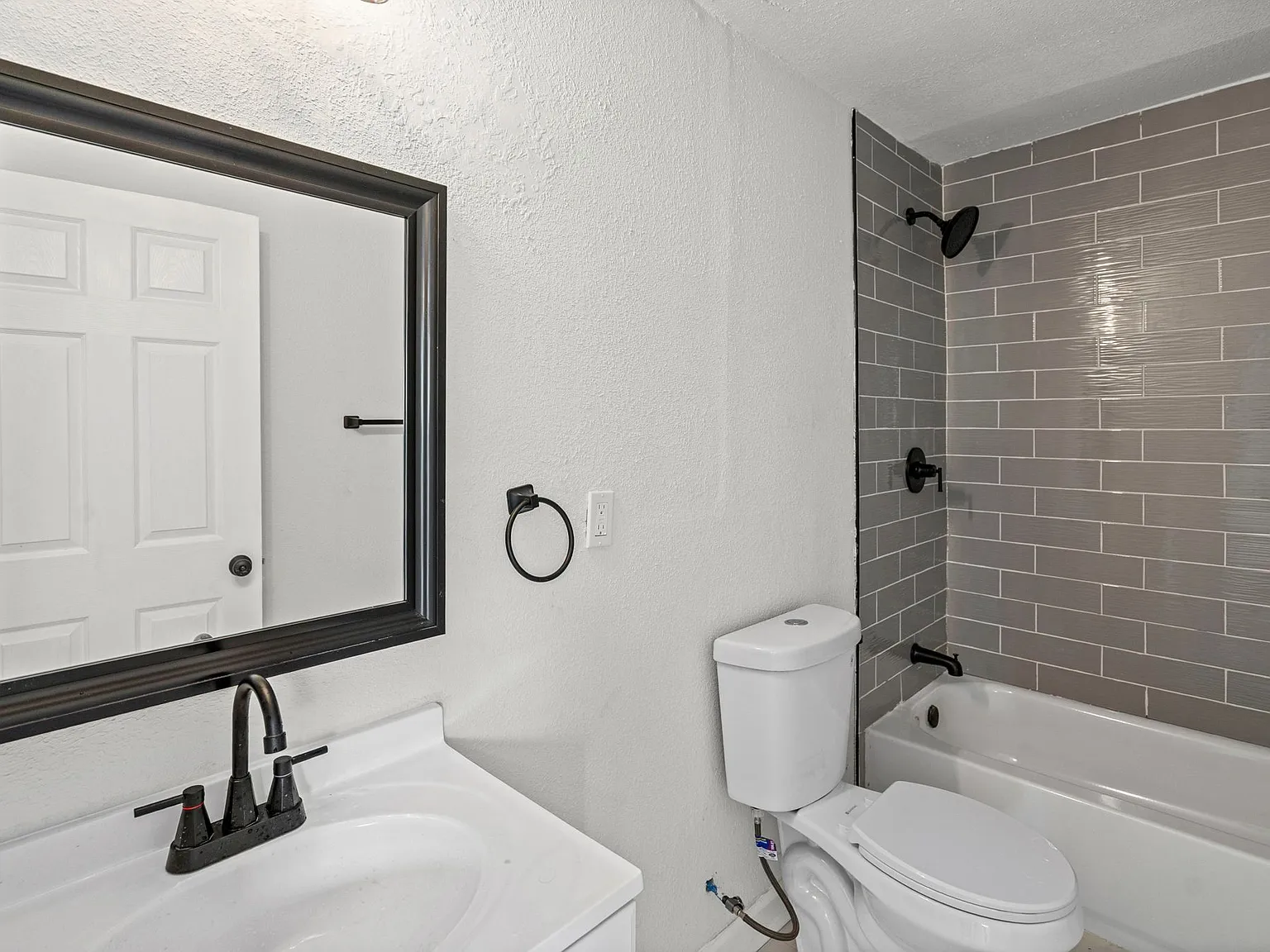3 bed, 2.0 bath, $1,650 — Photo 4