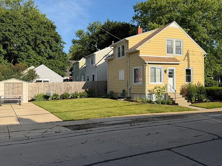 602 Edward St — Photo 2