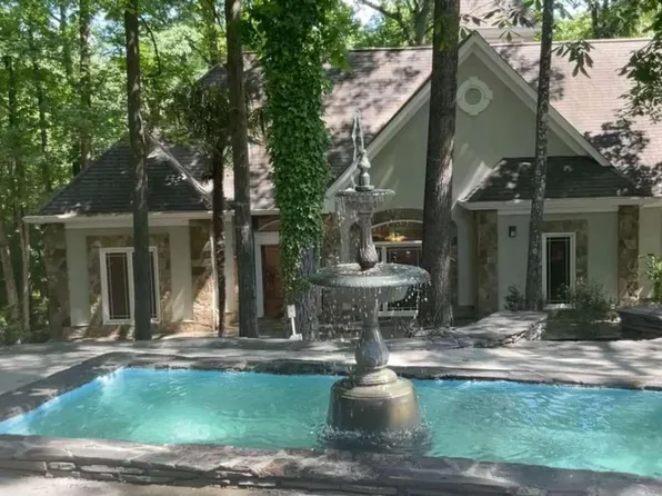 1539 Silver Hill Ct, Stone Mountain, GA 30087