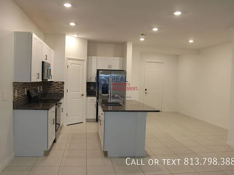 10821 Fowlers Bluff Ct — Photo 7