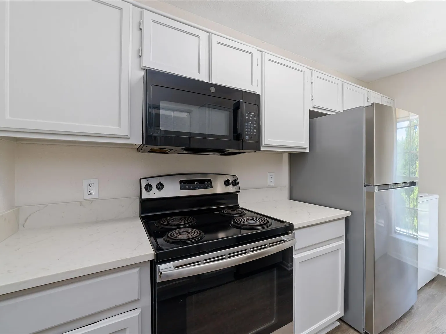 2 bed, 2.0 bath, 1152 sqft, $1,350 — Photo 2