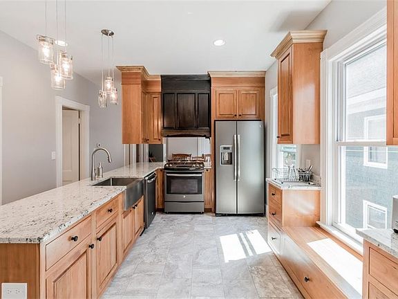 Kitchen updated with new appliances 2021.