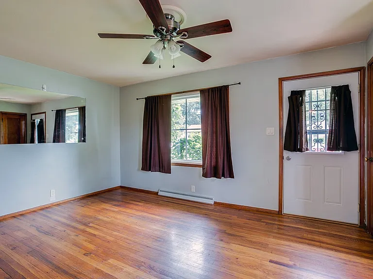 1714 W Clark St — Photo 8