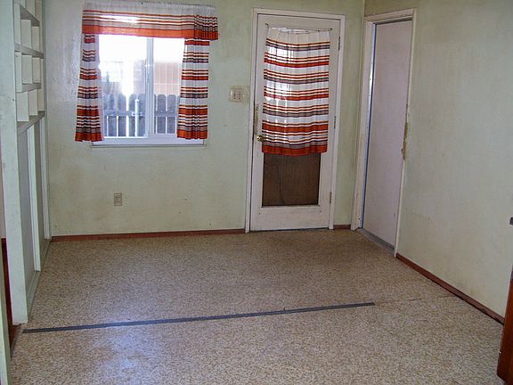 3rd image of 3935 Floral Dr