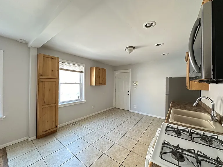 2458 N Clybourn Ave #R2 — Photo 6