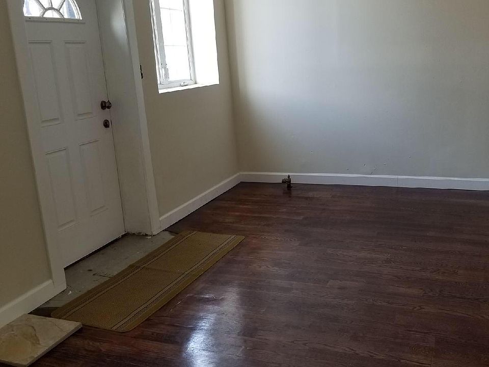 1st image of 10140 121st St