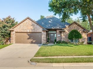 10508 Stonehill Dr, Benbrook, TX 76126