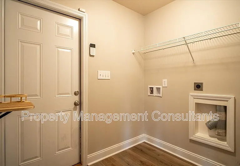 108 Oak Shade Dr — Photo 12