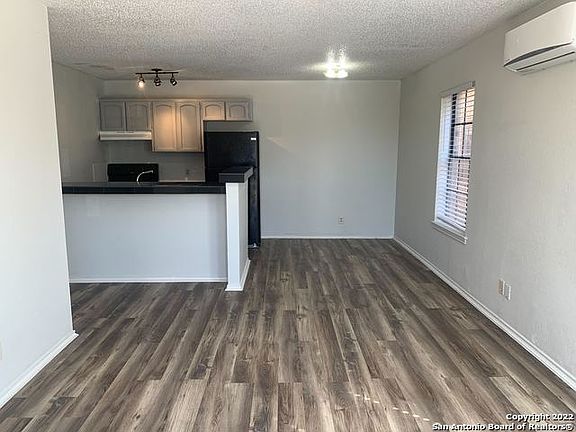 3rd image of 131 Elsie Ave #203