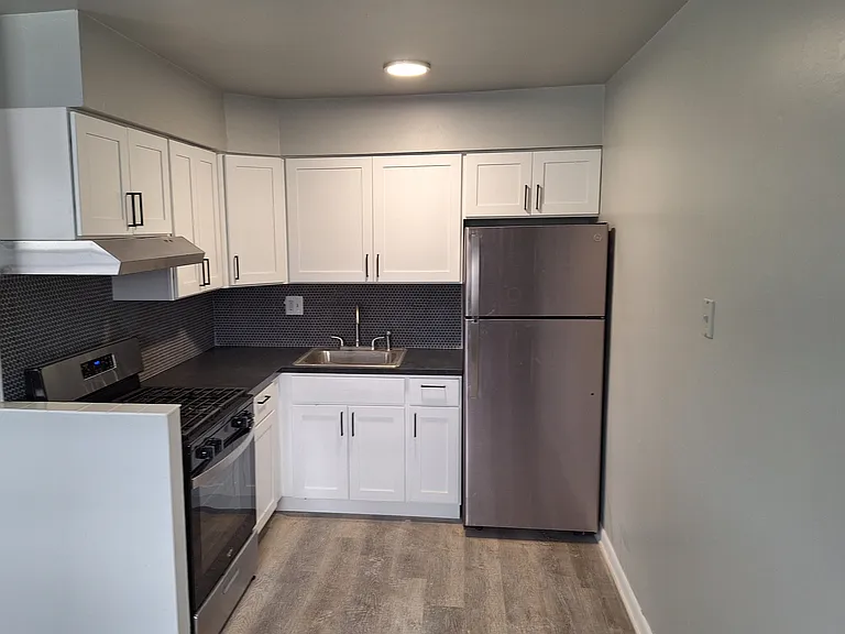 Emerson Apartments — Photo 20