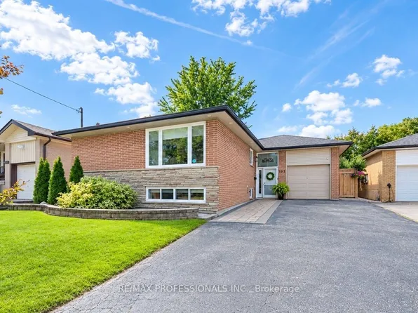 103 W Deane Park Dr, Toronto, ON M9B 2S5