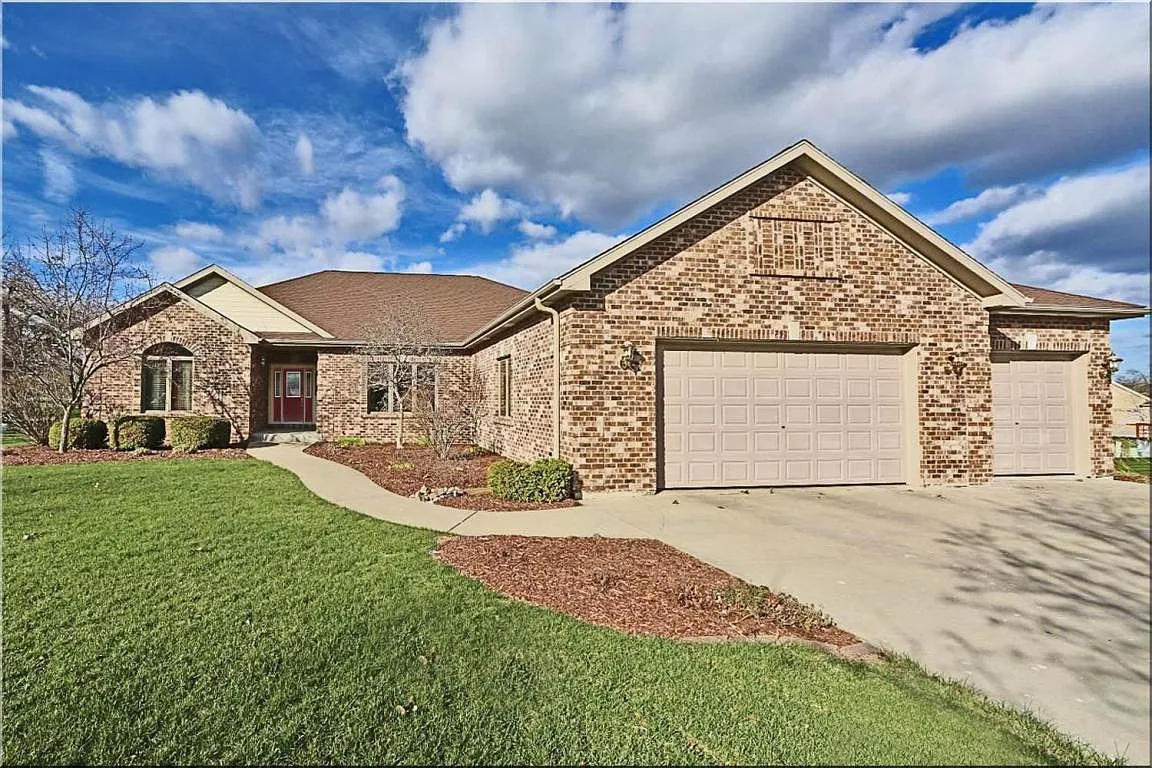 190 Chelsea Cir photo 1