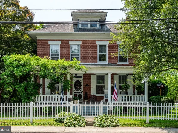 44 W Cottage Ave, Millersville, PA 17551