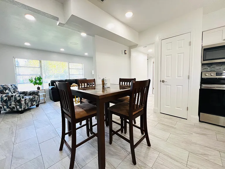 1169 Drew St — Photo 11