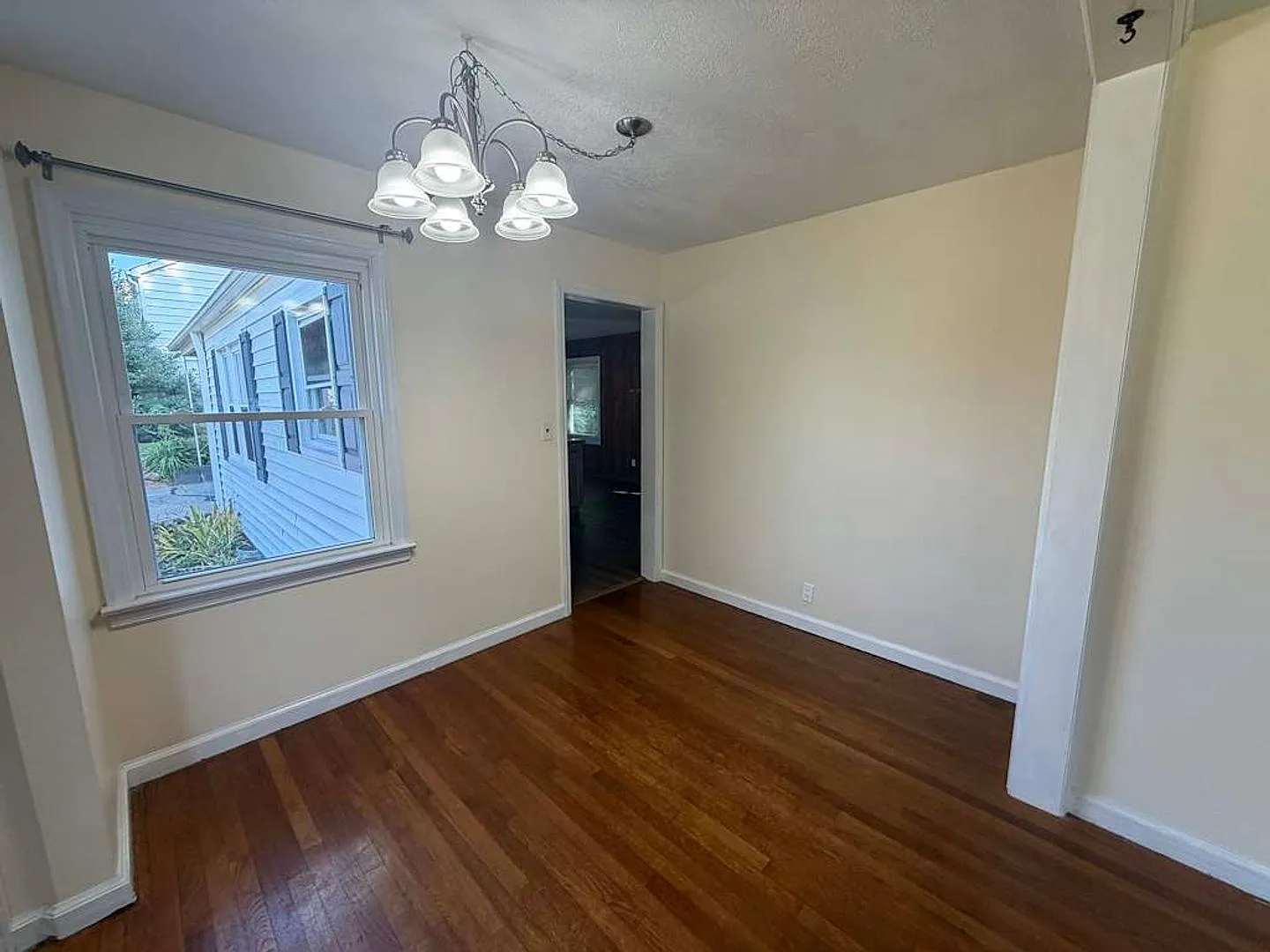 Charming 3 Bedroom Ranch Home In S. Knox!! — Photo 4