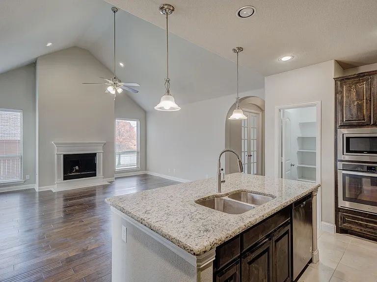 15609 Canyon Rdg — Photo 9
