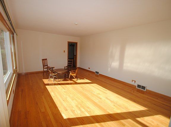3rd image of 10640 Dorchester St