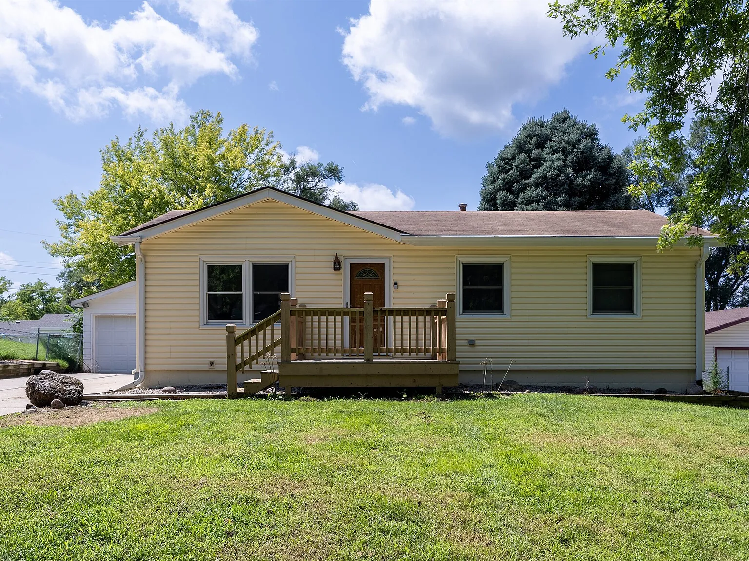 4 bed, 1872 sqft, $2,000 — Photo 1