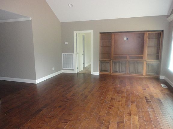 5th image of 7012 Brady Ln