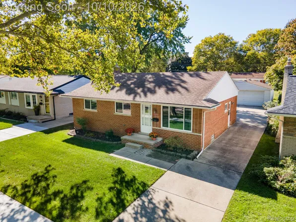 369 N Chocolay Ave, Clawson, MI 48017