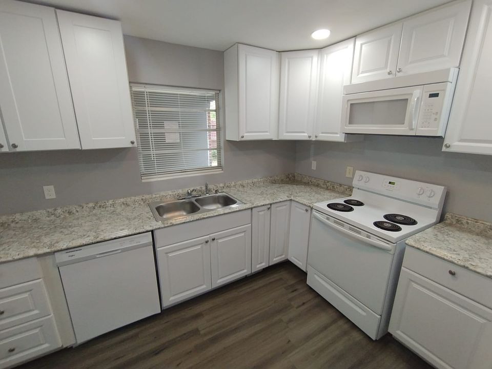 1st image of 7517 Wendell Dr